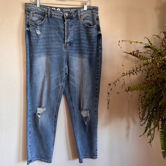 High Rise Mom Jeans - Picture 3 of 6